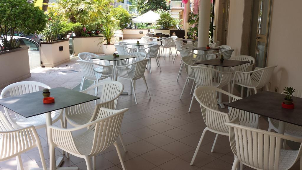 Hotel Montecarlo Rimini Exterior foto
